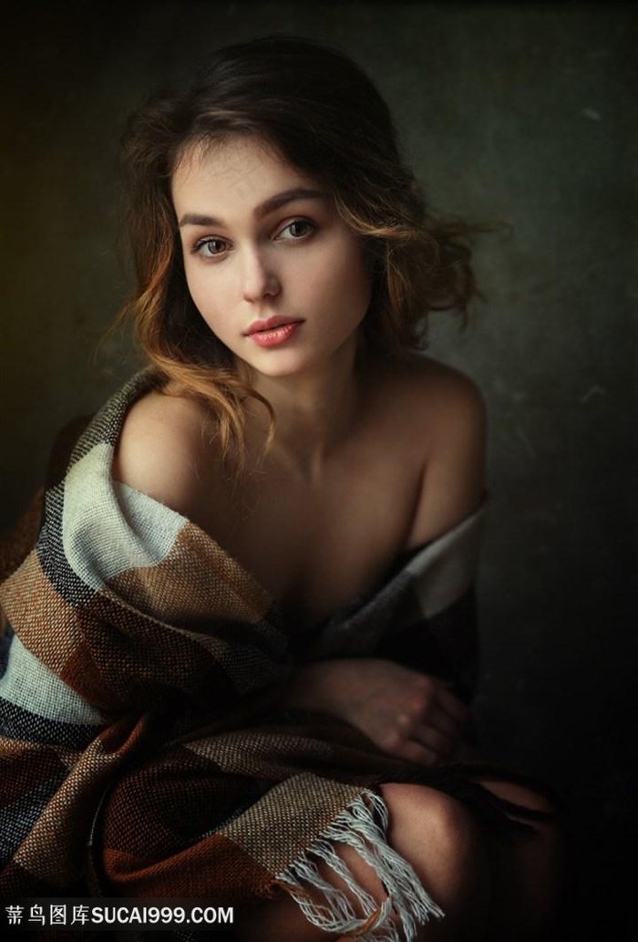 披围巾的欧美美女图片