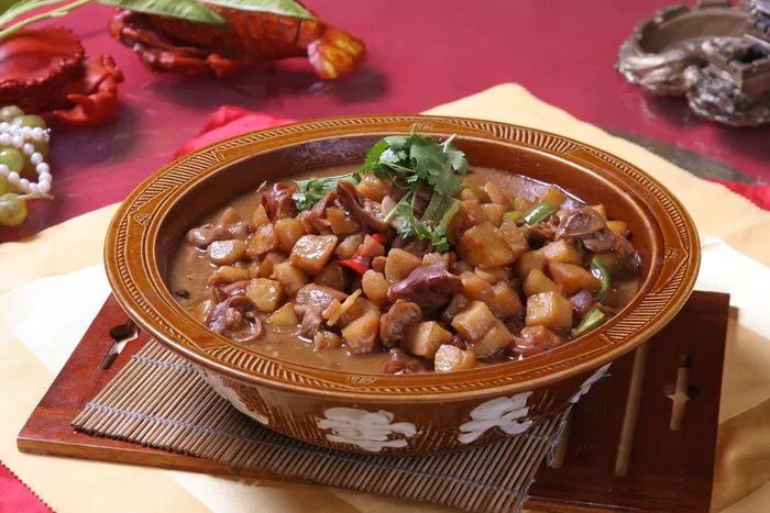 24 小碗肥肠炖土豆-保府人家