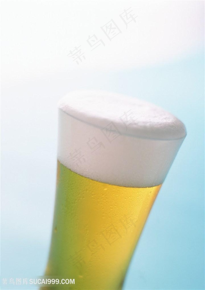 细节拍摄啤酒杯图片