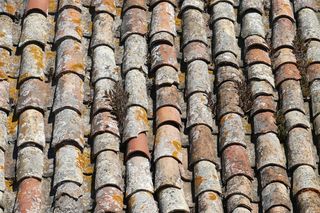 屋顶旧瓦片图片