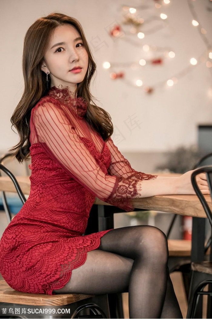 坐在椅子上的高清丝袜美女金孝轩图片