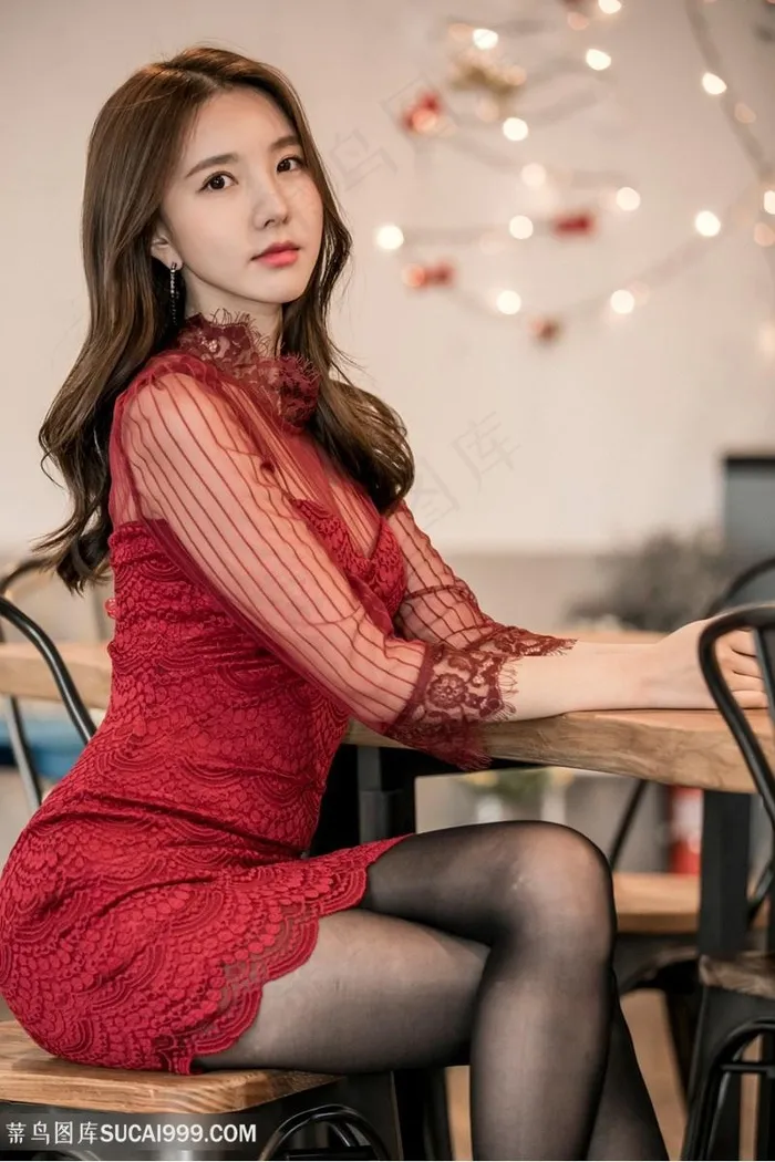 坐在椅子上的高清丝袜美女金孝轩图片
