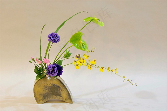 艺术感鲜花插花图片