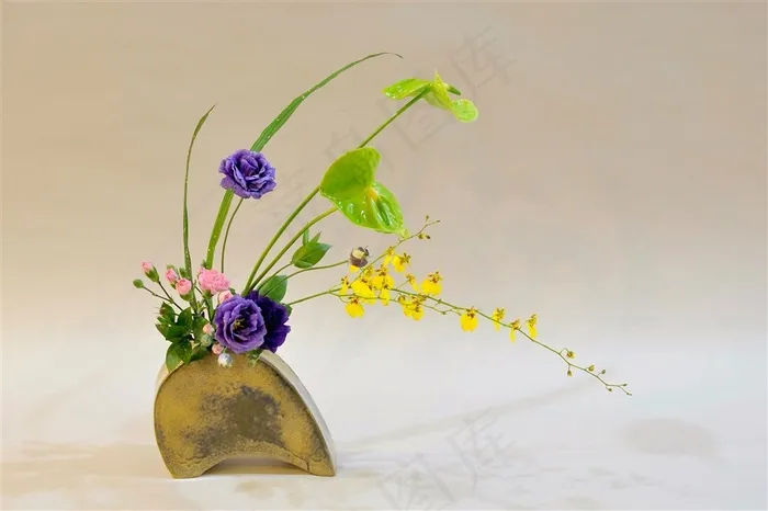 艺术感鲜花插花图片