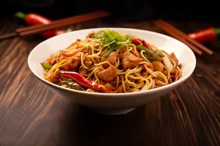 炒面炒粉美食摄影图