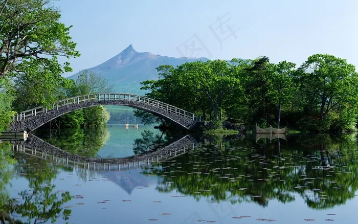 一座小桥  