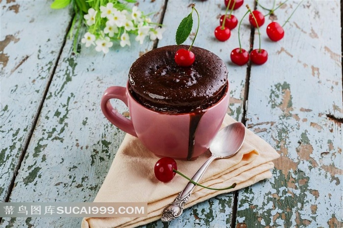 蛋糕系列 - 一杯美味可口的巧克力甜点
