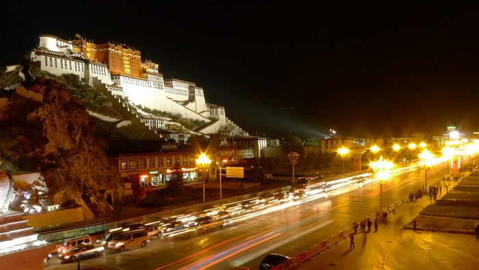 夜晚的布达拉宫