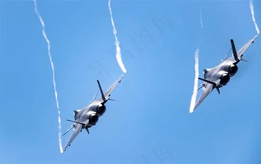 隐形战斗机歼20飞行图片 隐形战斗机歼20飞行图片