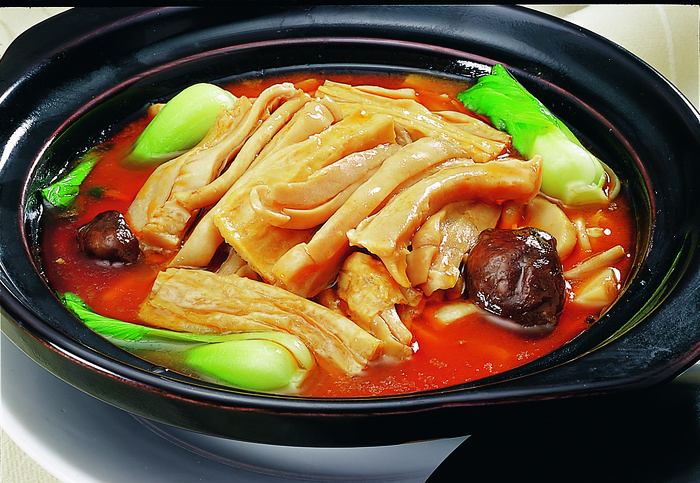  鲜菌腐竹煲猪肚 
