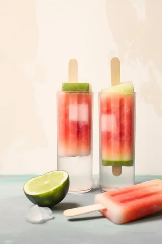 简约清爽冰淇淋夏天美食背景