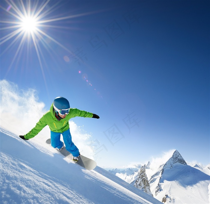 冬日暖阳下雪上运动员