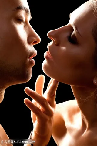 挑逗接吻的欧美情侣图片