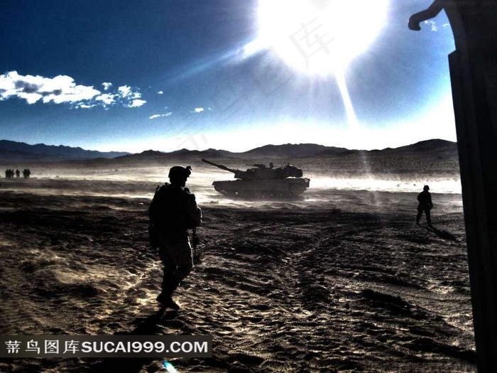 烈日下的士兵和坦克