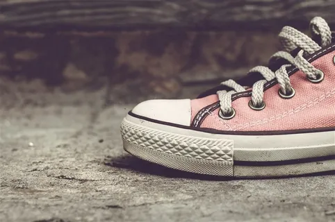 粉红色的板鞋 粉红色的板鞋