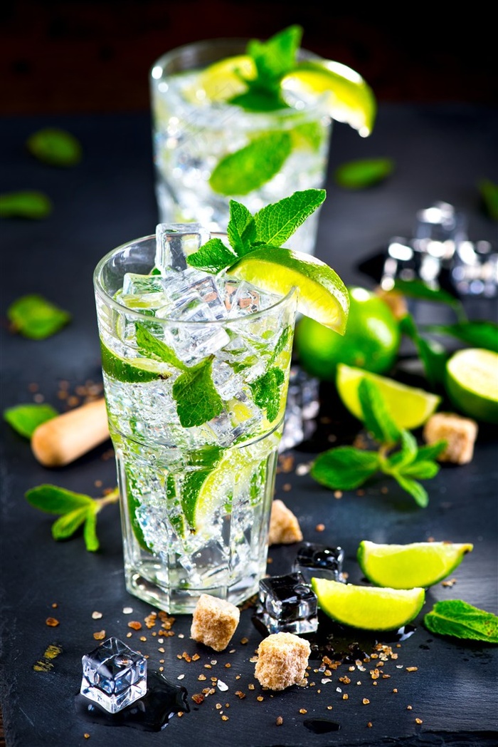 冰块柠檬鸡尾酒写真大图