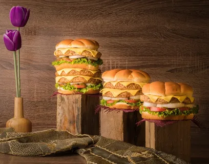 黄色美味汉堡摄影素材 黄色美味汉堡摄影素材