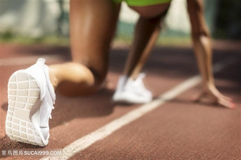 预跑跑步的男士高清图片