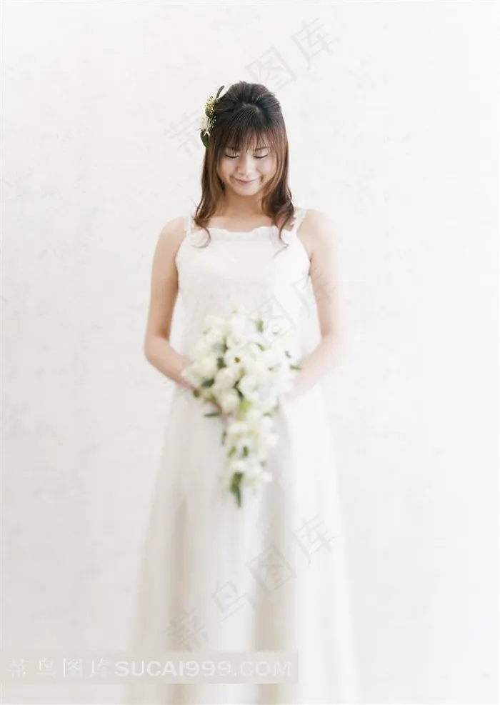 拿鲜花的新娘写真