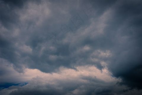 乌云密布天空背景高清图片