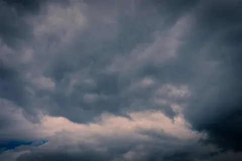 乌云密布天空背景高清图片 乌云密布天空背景高清图片