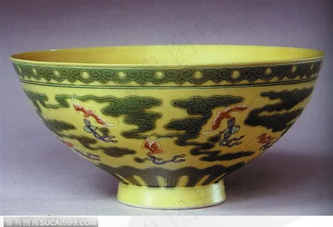 中华传统-黄色的翔云花纹瓷碗