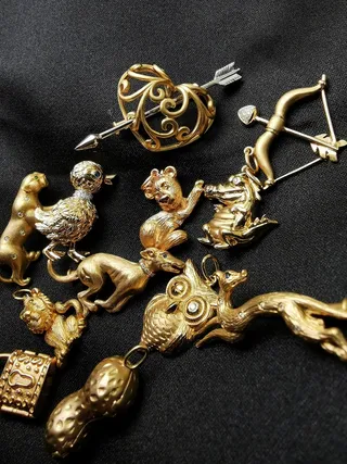 金灿灿的手工制作的黄金首饰