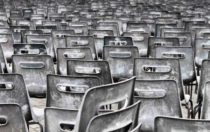 休息椅黑白图片