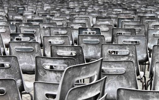 休息椅黑白图片