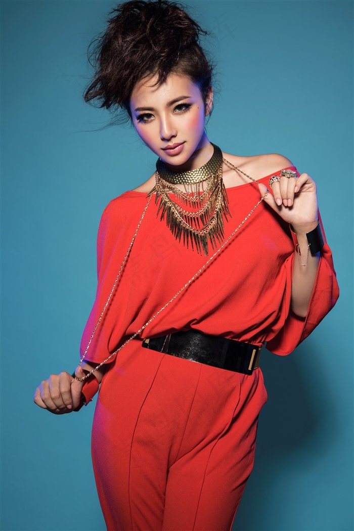 红色着装性感美女