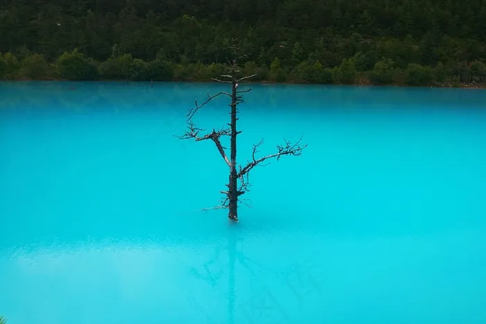 丽江蓝月谷风景图片