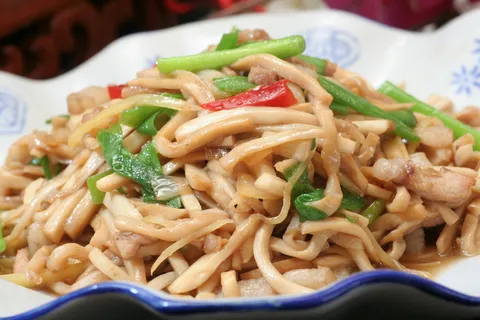 杏鲍菇炒肉丝 (1)