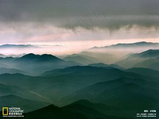山峰叠峦  