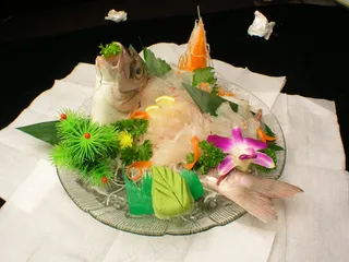  活吃加吉鱼刺身