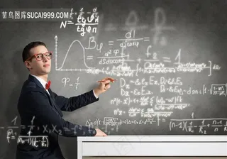 专注讲课的老师