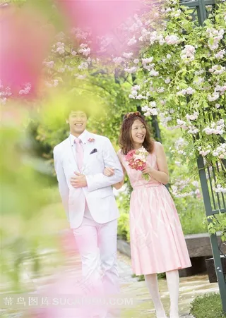 幸福甜蜜的情侣婚纱摄影素材