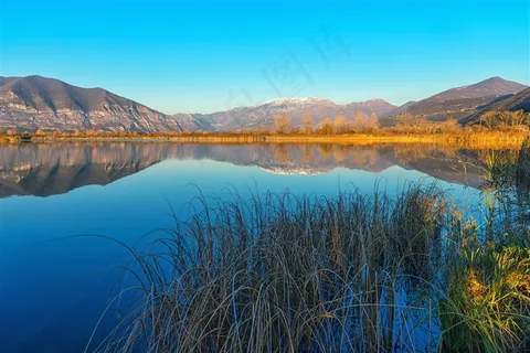 宁静的湖水湖面景色高清图片素材