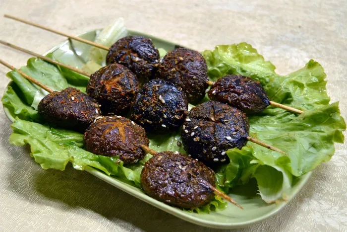 烧烤美食烤肉街边小吃油炸香菇