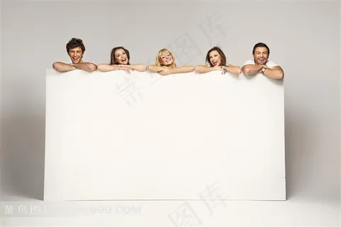 站在白色纸板后的美女帅哥创意摄影高清图片