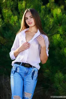 穿牛仔裤的欧美*美女模特 穿牛仔裤的欧美*美女模特