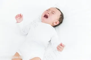 大哭的宝宝海报