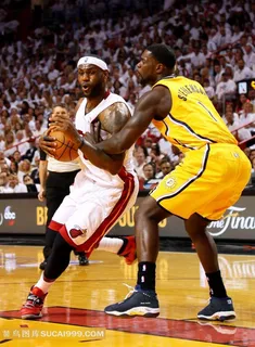 比赛现场中的詹姆斯