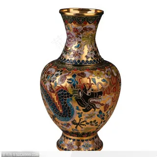 精美的金色瓷瓶