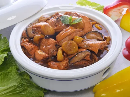 黄焖栗子鸡 黄焖栗子鸡