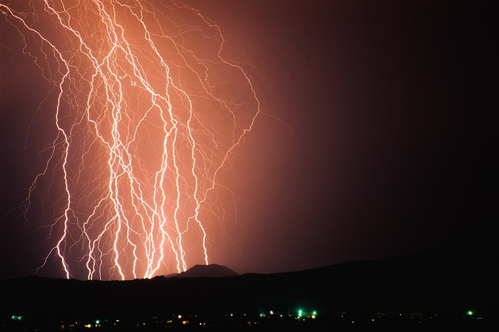 夜色中的闪电素材图片