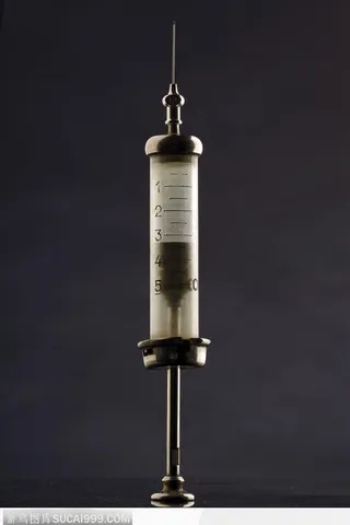 医疗器材-立起的注射器