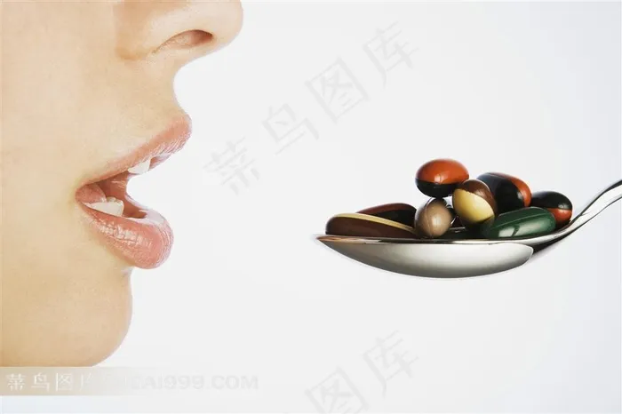 吃药的美女特写素材