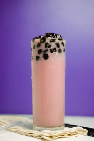 清爽夏季果汁饮品摄影照片