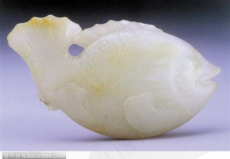 传统工艺-白色的金鱼玉器