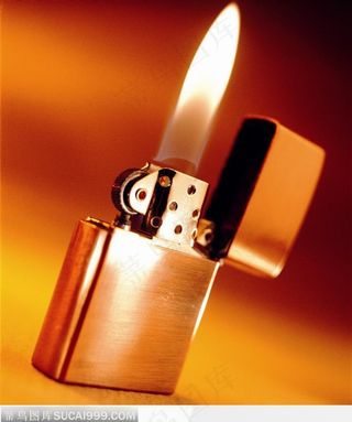 打开的打火机